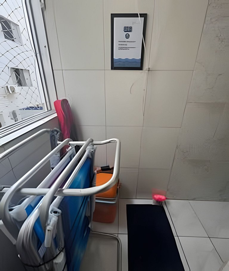 Pé na areia: 50m da praia com vaga de garagem!