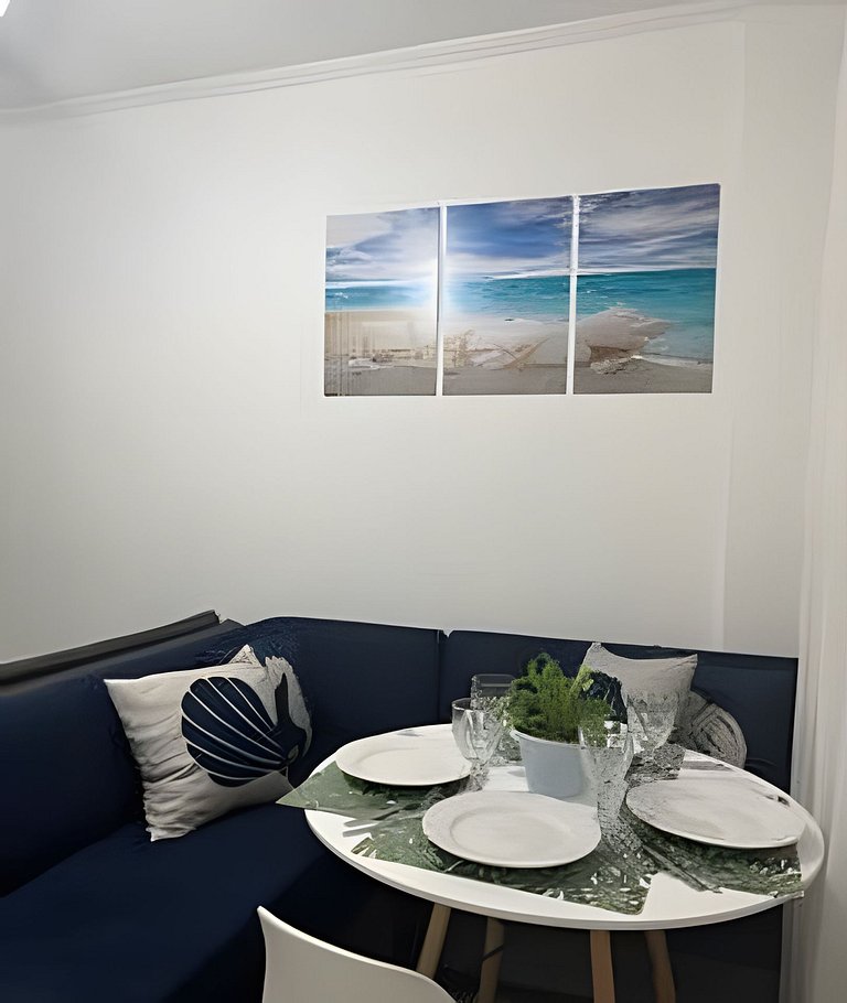 Pé na areia: 50m da praia com vaga de garagem!