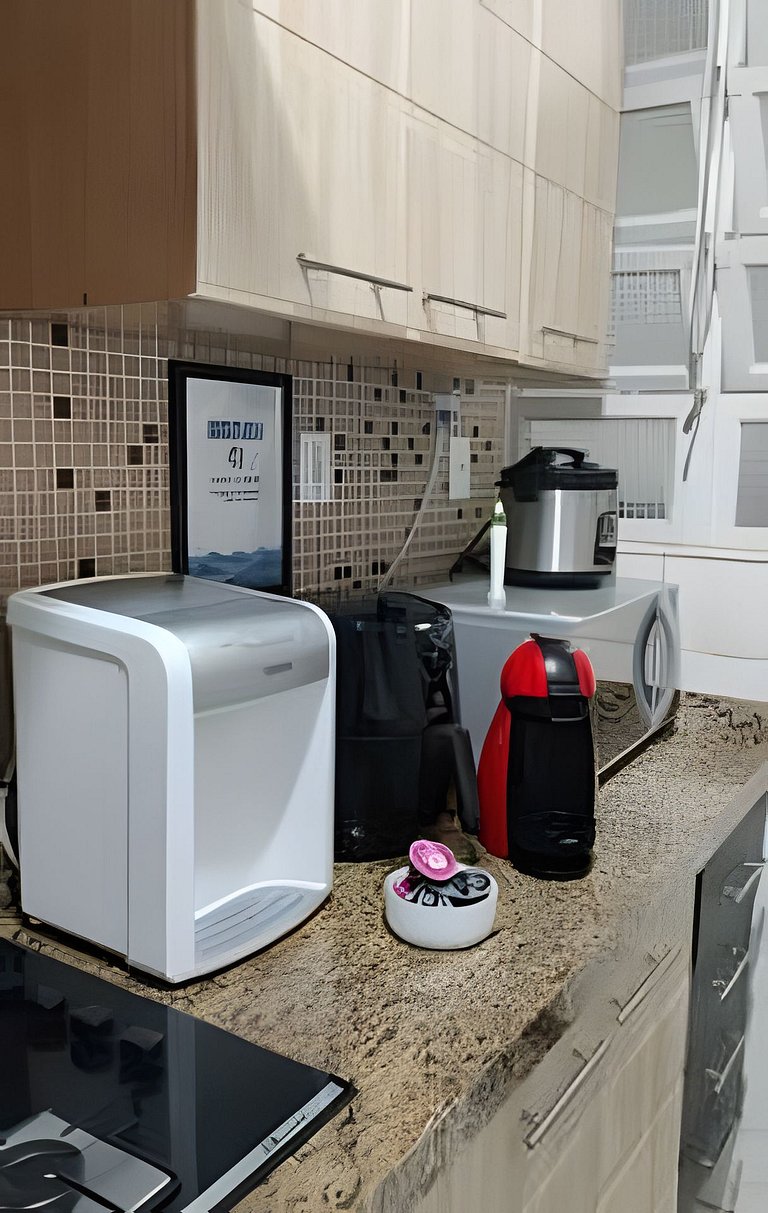 Pé na areia: 50m da praia com vaga de garagem!