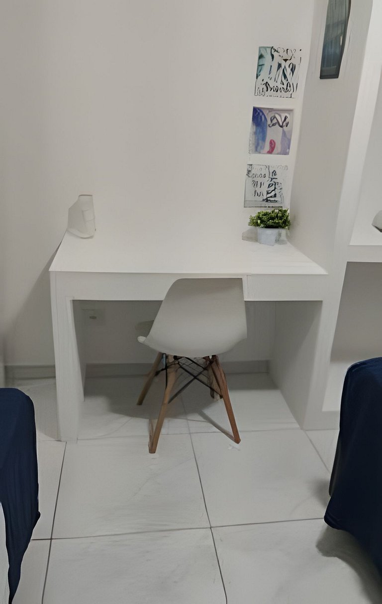 Pé na areia: 50m da praia com vaga de garagem!