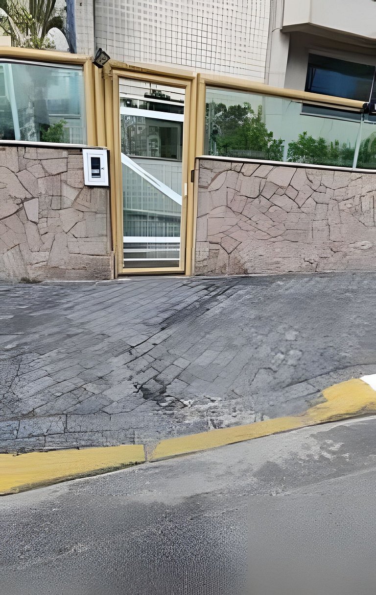 A 100m da Praia C/estacionamento e churrasqueira