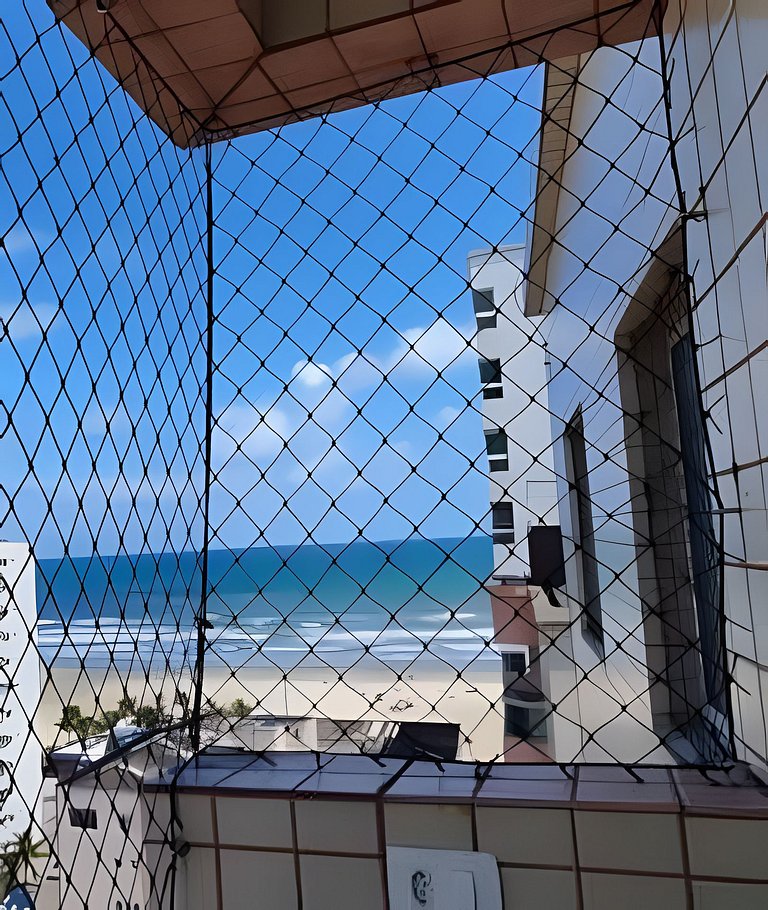 A 100m da Praia C/estacionamento e churrasqueira