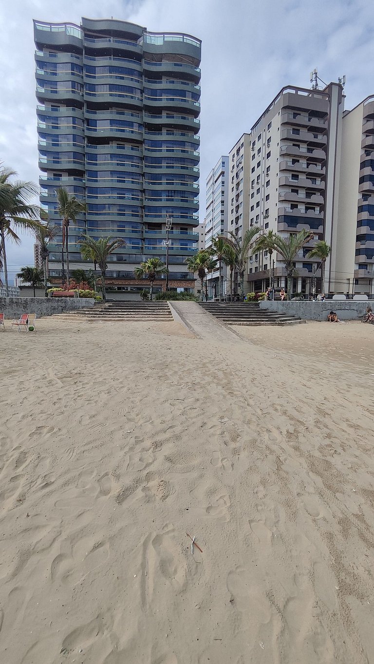 A 100m da Praia C/estacionamento e churrasqueira