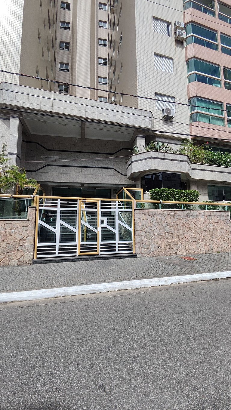 A 100m da Praia C/estacionamento e churrasqueira