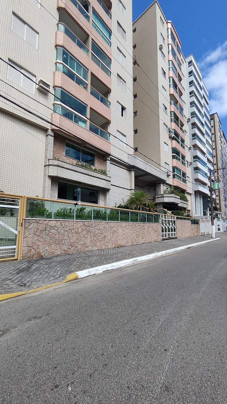 A 100m da Praia C/estacionamento e churrasqueira