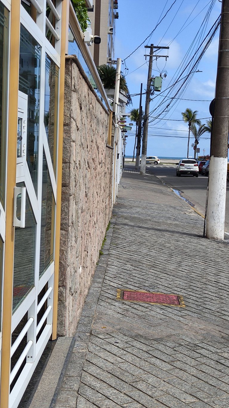 A 100m da Praia C/estacionamento e churrasqueira