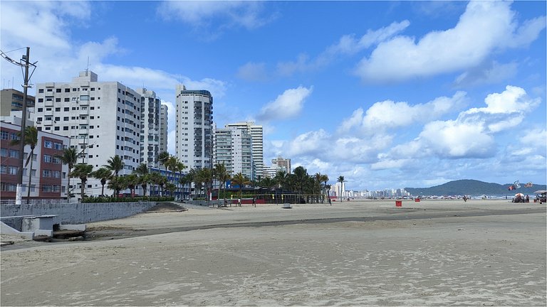 A 100m da Praia C/estacionamento e churrasqueira